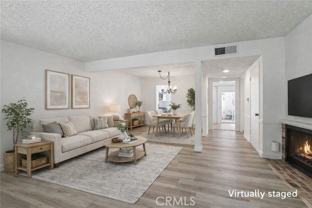 17800 Devonshire Street 6, Northridge (los Angeles), CA 91325