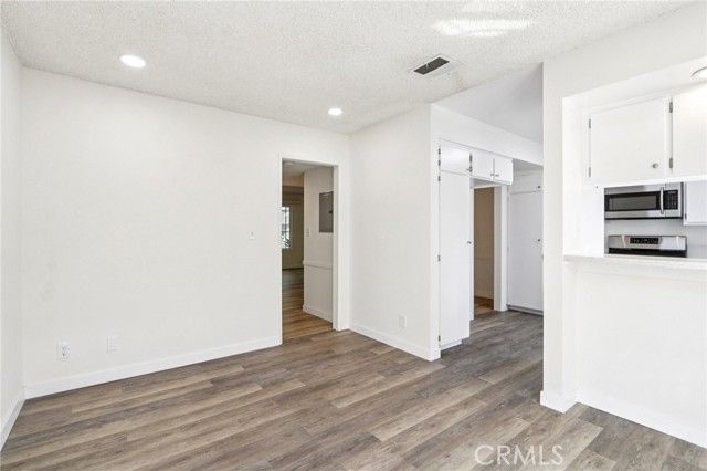 17800 Devonshire Street 6, Northridge (los Angeles), CA 91325