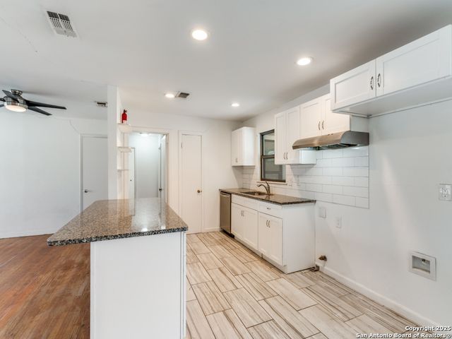 1238 Oblate, San Antonio, TX 78216