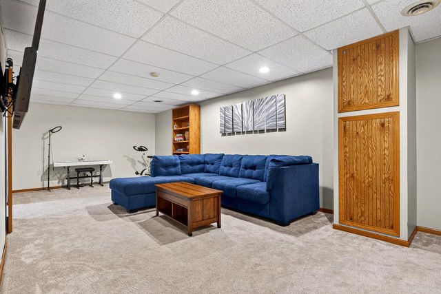 1525 Holley STREET, Holmen, WI 54636