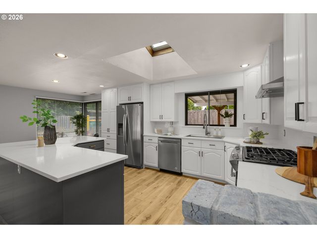 7427 Sw RUGER Ln, Portland, OR 97223
