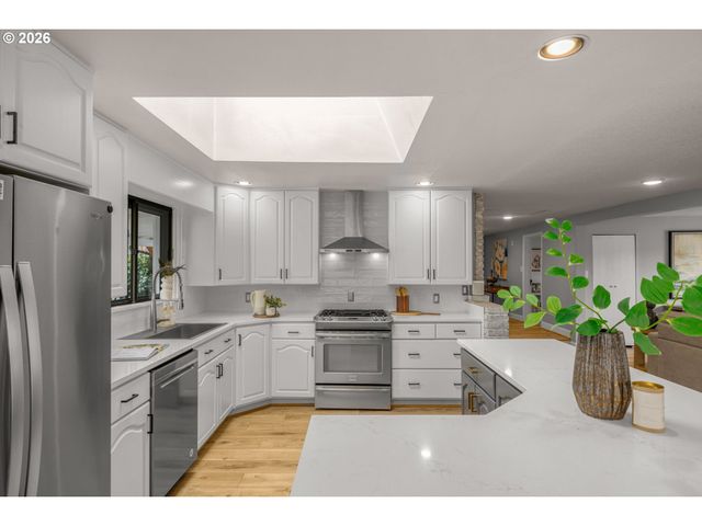 7427 Sw RUGER Ln, Portland, OR 97223