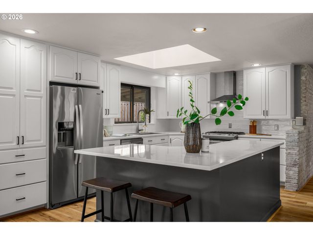 7427 Sw RUGER Ln, Portland, OR 97223