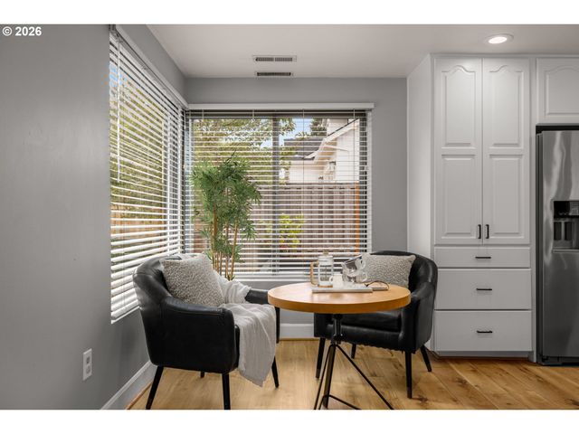 7427 Sw RUGER Ln, Portland, OR 97223