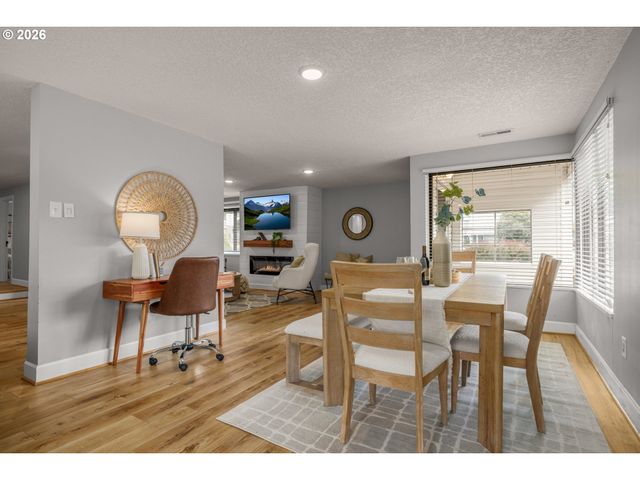 7427 Sw RUGER Ln, Portland, OR 97223