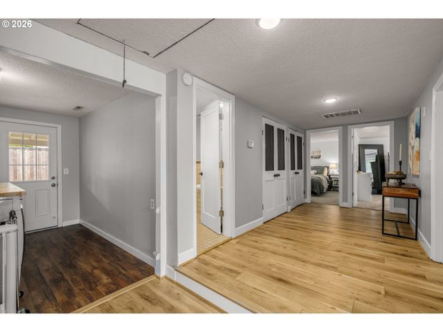 7427 Sw RUGER Ln, Portland, OR 97223