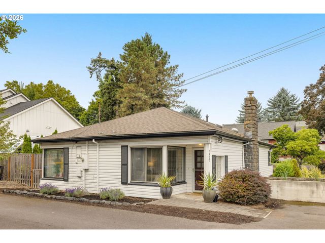 7427 Sw RUGER Ln, Portland, OR 97223