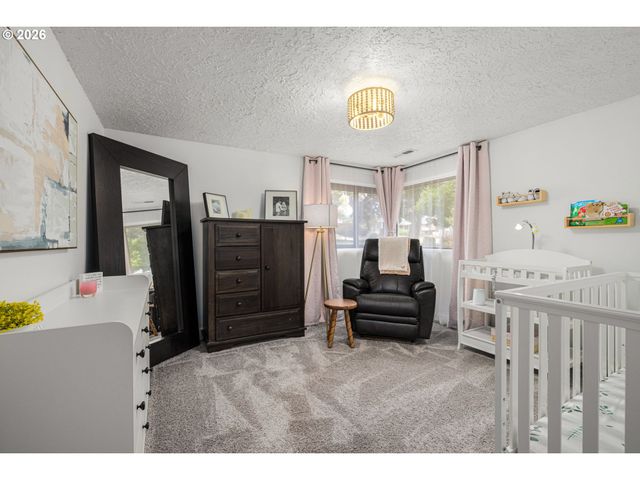 7427 Sw RUGER Ln, Portland, OR 97223