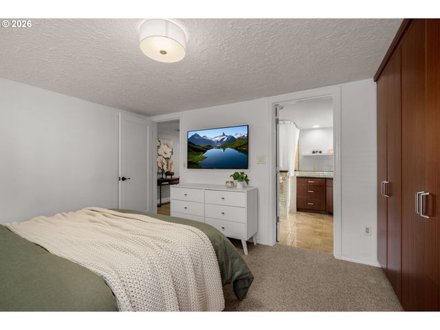 7427 Sw RUGER Ln, Portland, OR 97223