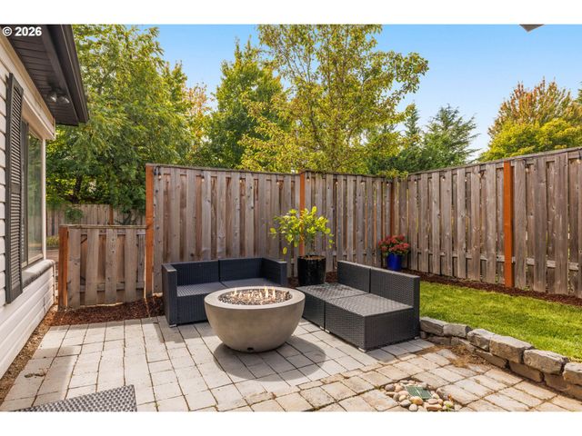 7427 Sw RUGER Ln, Portland, OR 97223