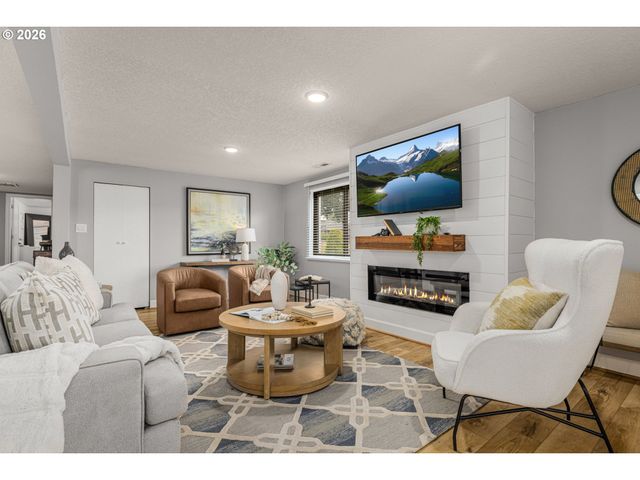 7427 Sw RUGER Ln, Portland, OR 97223