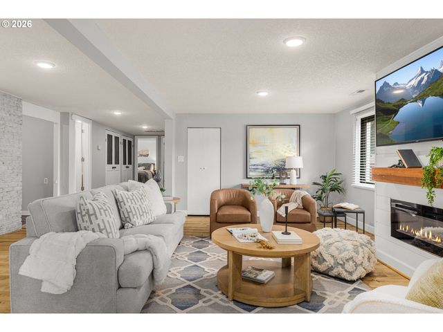 7427 Sw RUGER Ln, Portland, OR 97223