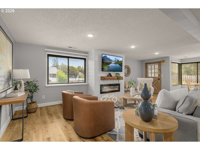 7427 Sw RUGER Ln, Portland, OR 97223