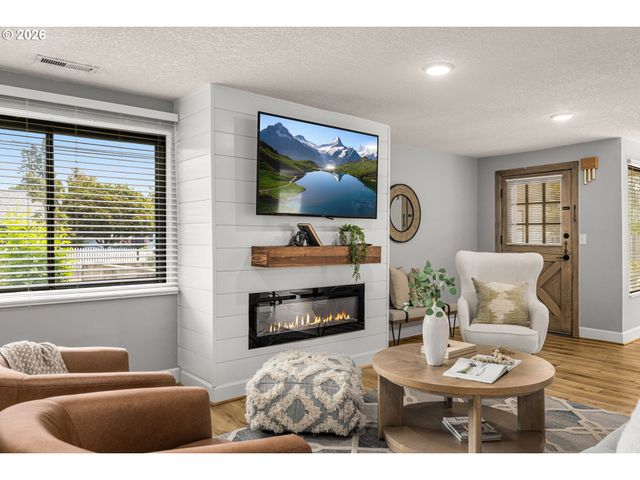 7427 Sw RUGER Ln, Portland, OR 97223