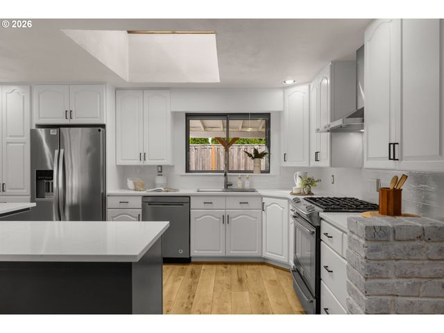 7427 Sw RUGER Ln, Portland, OR 97223