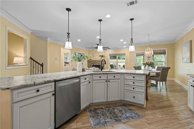 732 Lorimore Pass, Canton, GA 30115