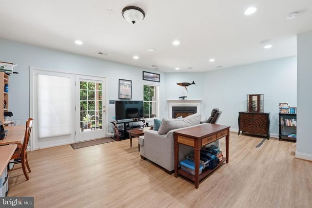508 HOLLINGSWORTH TER, Herndon, VA 20170