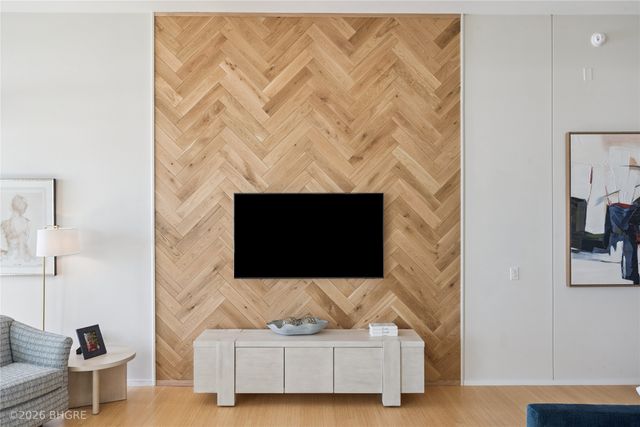 111 10th Street 410, Des Moines, IA 50309