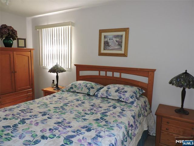 15 Main Avenue, Elmwood Park, NJ 07407