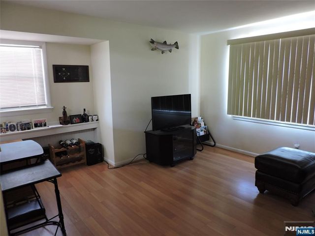 15 Main Avenue, Elmwood Park, NJ 07407