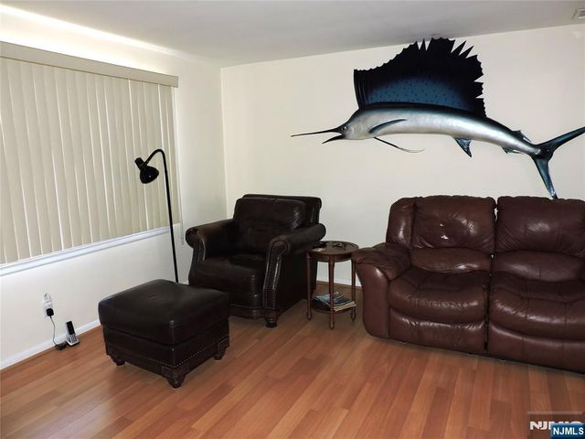 15 Main Avenue, Elmwood Park, NJ 07407