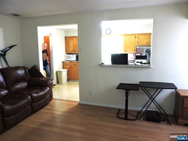 15 Main Avenue, Elmwood Park, NJ 07407