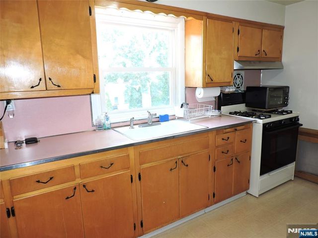 15 Main Avenue, Elmwood Park, NJ 07407
