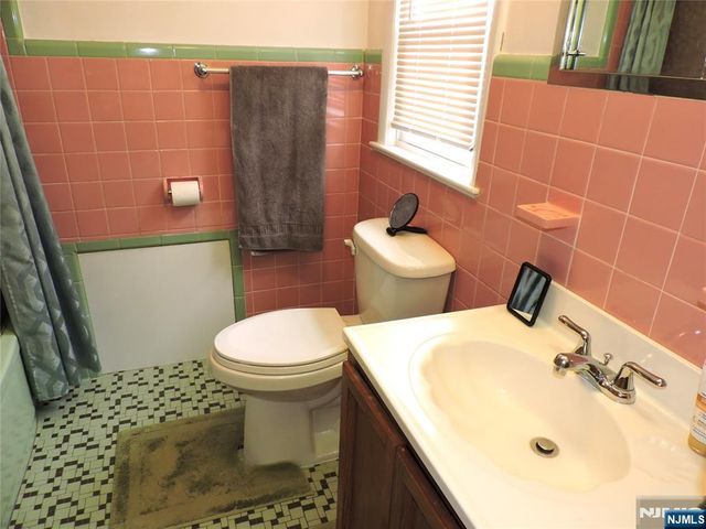 15 Main Avenue, Elmwood Park, NJ 07407