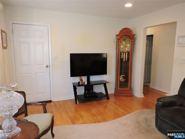 15 Main Avenue, Elmwood Park, NJ 07407