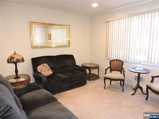 15 Main Avenue, Elmwood Park, NJ 07407