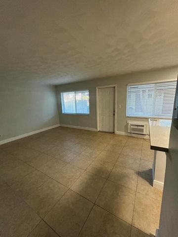 925 NE 17th Avenue 1, Fort Lauderdale, FL 33304