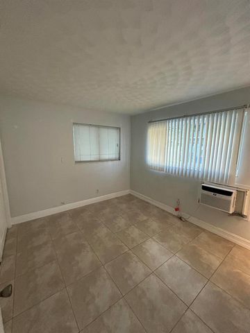 925 NE 17th Avenue 1, Fort Lauderdale, FL 33304