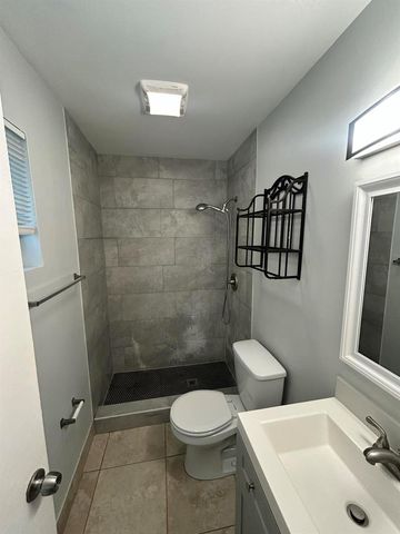 925 NE 17th Avenue 1, Fort Lauderdale, FL 33304