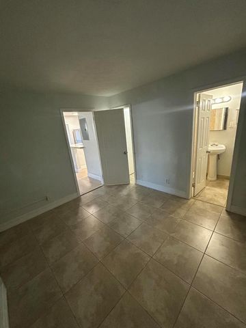 925 NE 17th Avenue 1, Fort Lauderdale, FL 33304