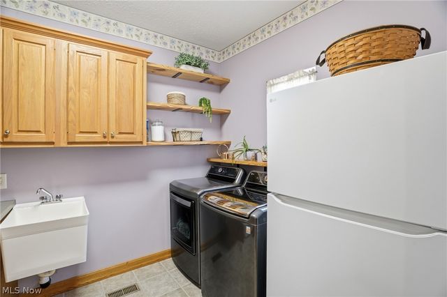 1384 Spider Ridge Road, Parkersburg, WV 26104