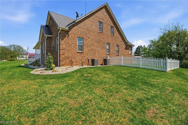 1384 Spider Ridge Road, Parkersburg, WV 26104