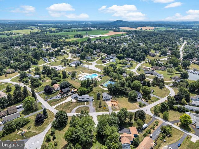 14 PEMBERTON DR, East Berlin, PA 17316