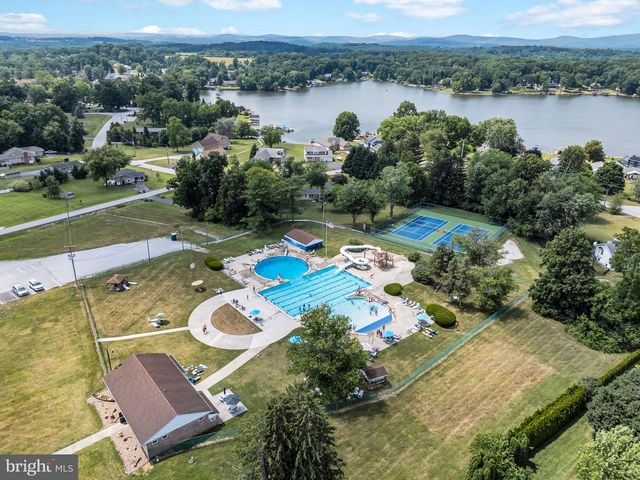 14 PEMBERTON DR, East Berlin, PA 17316