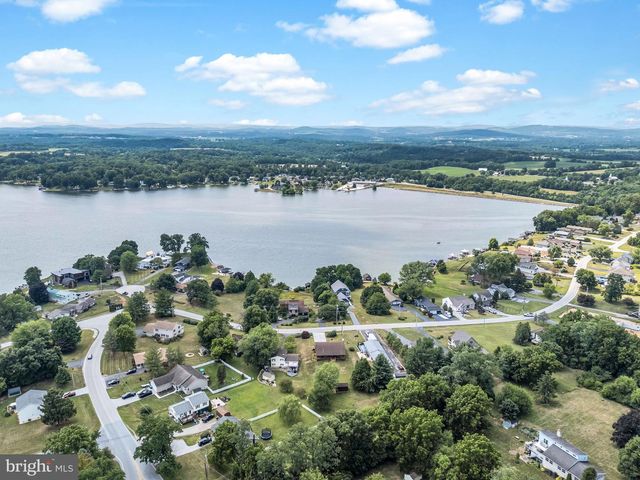 14 PEMBERTON DR, East Berlin, PA 17316