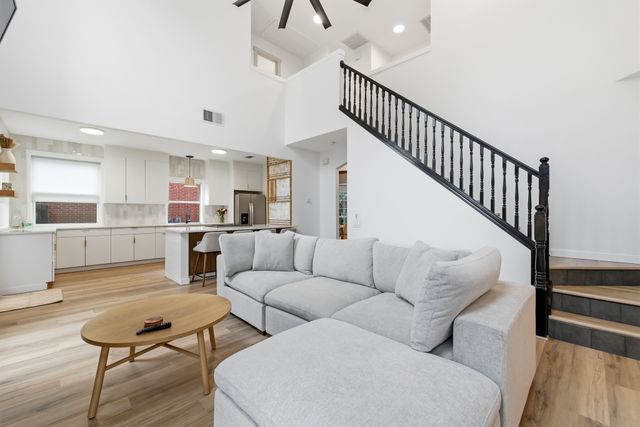 919 Waterford Way, Euless, TX 76039