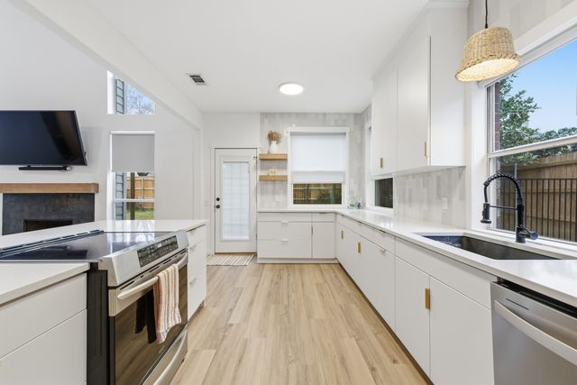 919 Waterford Way, Euless, TX 76039