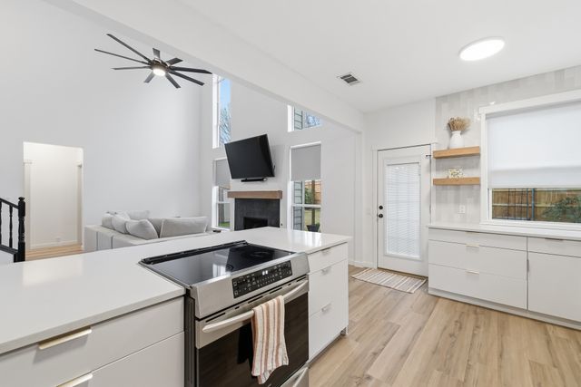 919 Waterford Way, Euless, TX 76039