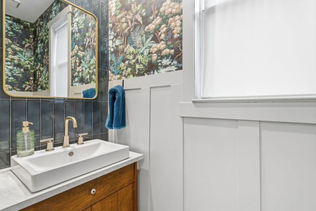 919 Waterford Way, Euless, TX 76039