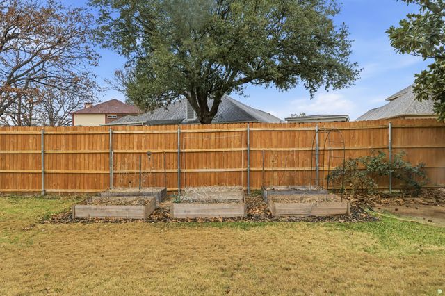 919 Waterford Way, Euless, TX 76039