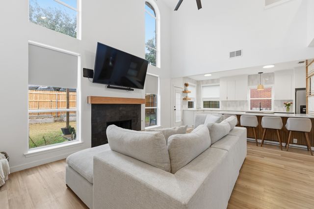 919 Waterford Way, Euless, TX 76039