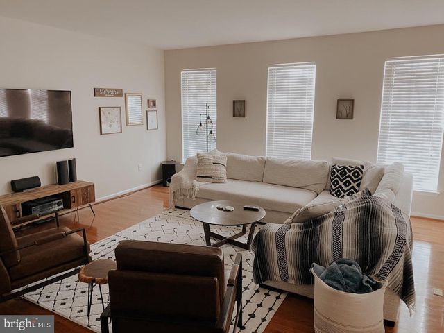 1104 HOKE LN, Fredericksburg, VA 22401