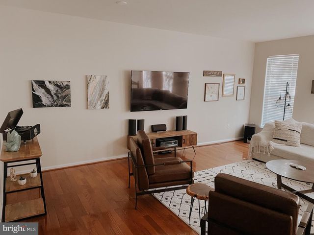 1104 HOKE LN, Fredericksburg, VA 22401