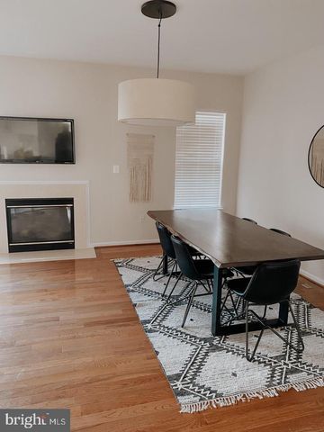 1104 HOKE LN, Fredericksburg, VA 22401