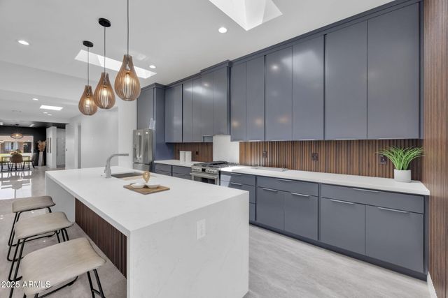 6827 N 14TH Place, Phoenix, AZ 85014