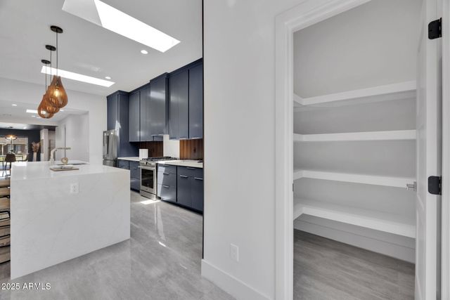 6827 N 14TH Place, Phoenix, AZ 85014